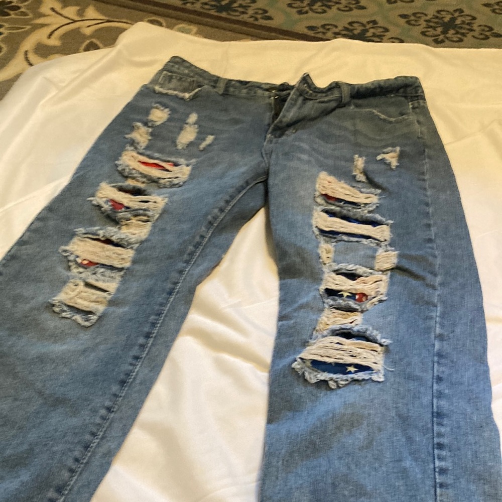 Mens distressed fashion jeans tag says XXL . Waist approximately 17” =34